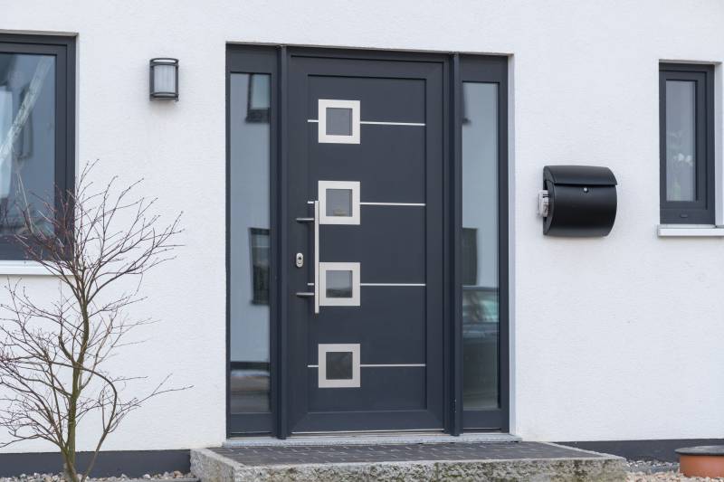 Miroiterie Launay -  Fabriquer un auvent de porte sur mesure pour une villa à Etretat 76790