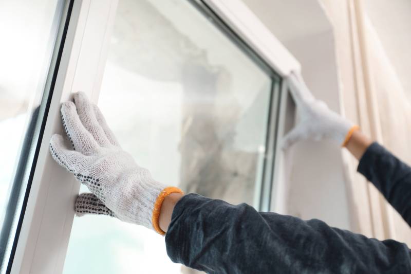 Miroiterie Launay -  Artisan vitrier pour remplacer une baie vitrée dans une maison à Octeville-sur-Mer 76930 en Normandie